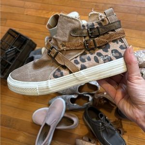 Blowfish women’s shoes size 9